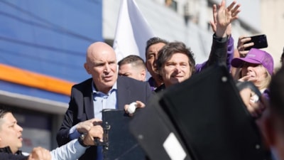 Arjantin Devlet Başkanı Milei'ye taşlı saldırı