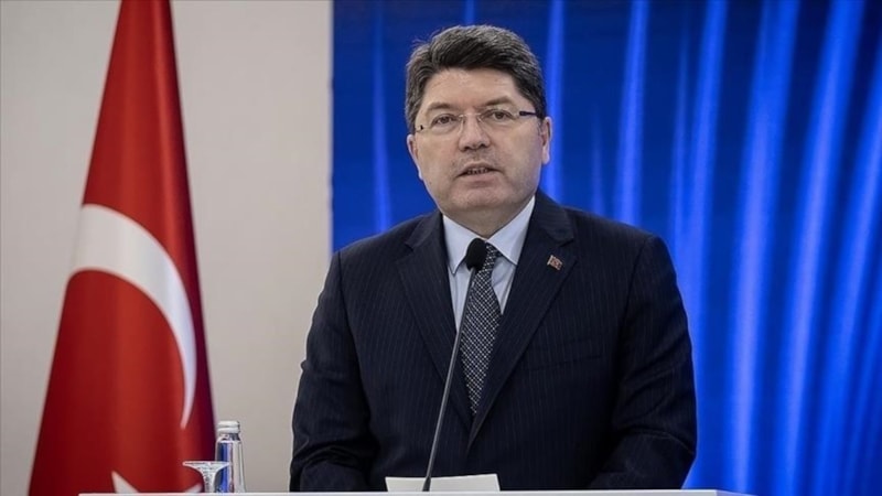 Adalet Bakanı Tunç’tan Özel’e: 'Özgür' mü olacaksın yoksa kukla mı?