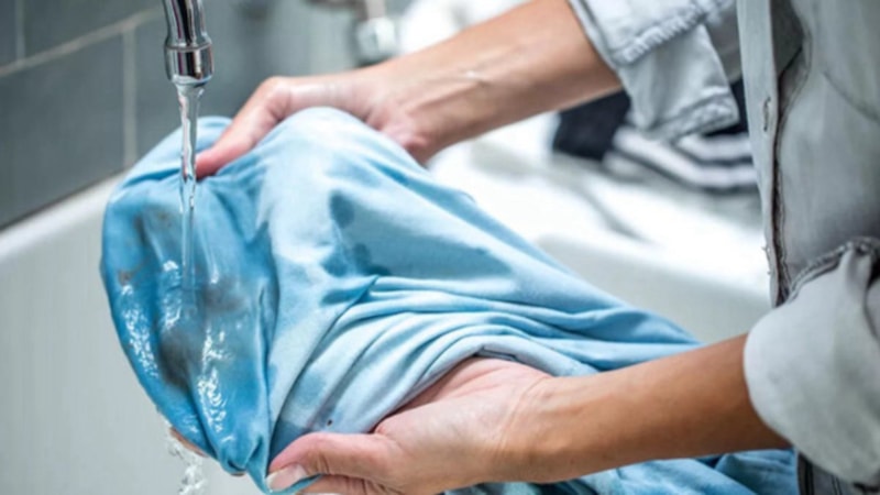 Kıyafetteki yağ lekesi nasıl çıkar? İşte en etkili çözümler