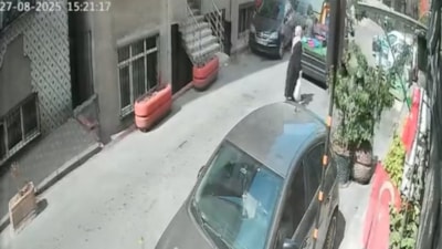 İstanbul'da seyyar satıcı, tartıştığı müşterisine kamyonetle çarptı