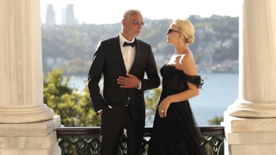 Esra Erol aşka geldi! Eşi Ali Özbir ile romantik pozlar verdi