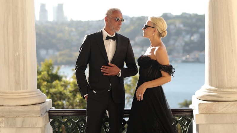 Esra Erol aşka geldi! Eşi Ali Özbir ile romantik pozlar verdi