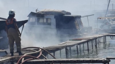 İzmir'de marinada yangın: 5 tekne kullanılamaz hale geldi