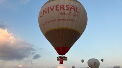 Kapadokya'da balonlar, Türk bayrakları ile havalandı