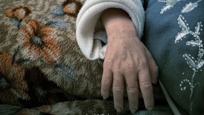 Gazze'de yürekleri burkan görüntü: Bir ihtiyarın değil Filistinli bebeğin eli