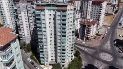 Kayseri'de bu düzeneği görenler şaşırıyor: Arılar 15. kata bal taşıyor