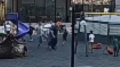 Bursa'da parkta skandal: Oynayan çocukları darbetti