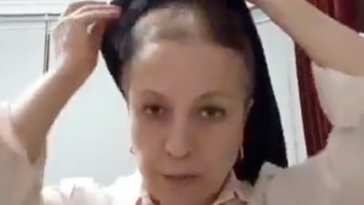 İlahiyatçı Emine Yücel başörtüsünü çıkardı: Bu tepkisel bir eylem