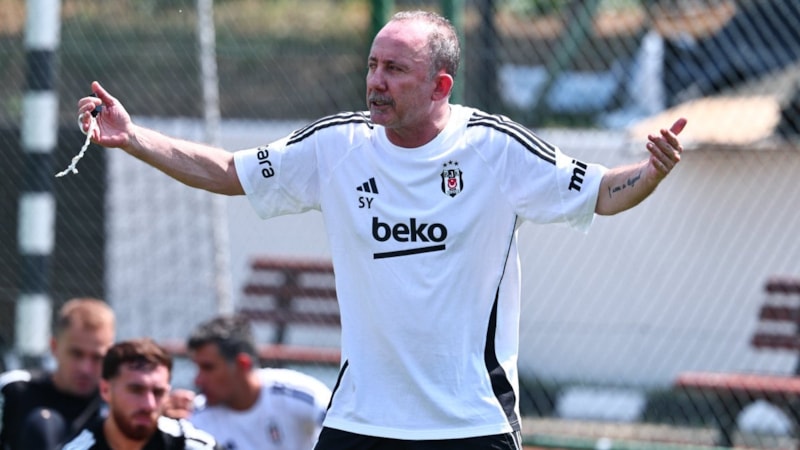 Sergen Yalçın: Beşiktaş'ın acilen 3 bölgeye transfere ihtiyacı var