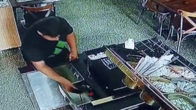 İstanbul'da restorandan içerisinde bin dolar ve 10 bin TL olan cüzdanı çaldı