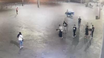 İstanbul'da sohbet bahanesiyle koluna girdiği kadının telefonunu gasbetti