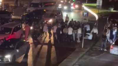 İstanbul'da düğün çıkışı iki aile birbirine girdi