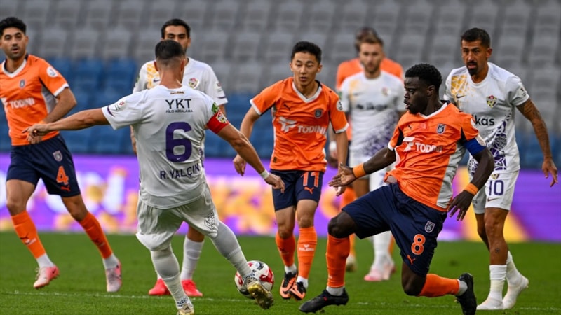 Başakşehir - Eyüpspor maçında gol sesi yok