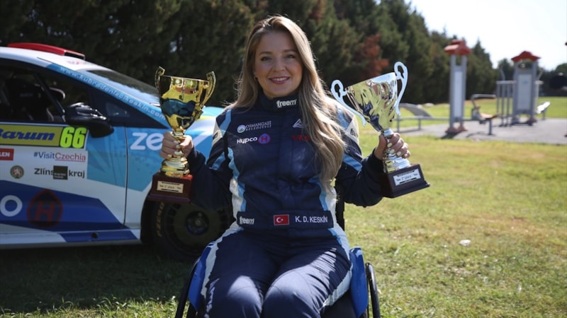 Tekerlekli sandalyeyle dünyada ilki başaran Kübra Denizci Keskin'in hikayesi