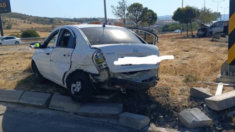 D-100’de iki araç çarpıştı: 1 ölü 4 yaralı