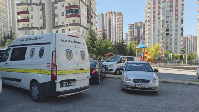 Kayseri'de bina görevlisi ile tartıştı: Ekmek bıçağıyla defalarca bıçakladı