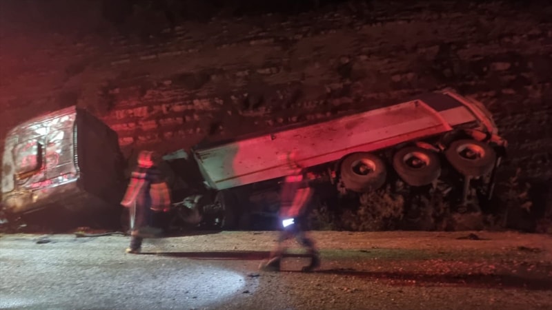 Adana'da kaza: Sürücünün eşi hayatını kaybetti