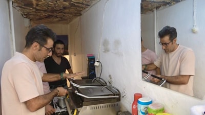 Mardin'de 3 metrekarelik dükkanla çocuklarını okuttu