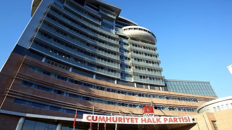 CHP MYK, Özgür Özel başkanlığında olağanüstü toplandı
