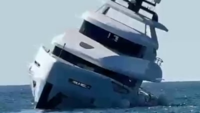 Zonguldak'ta lüks yat, denize indirildikten 15 dakika sonra battı
