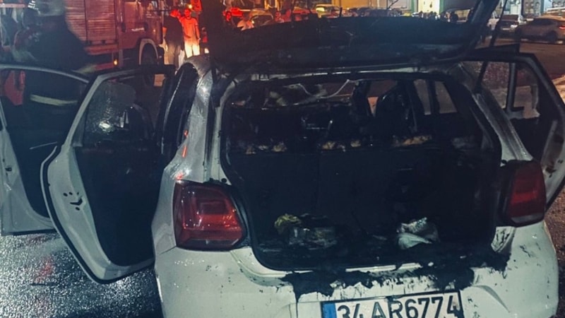 Mardin’de seyir halindeyken otomobil alev aldı