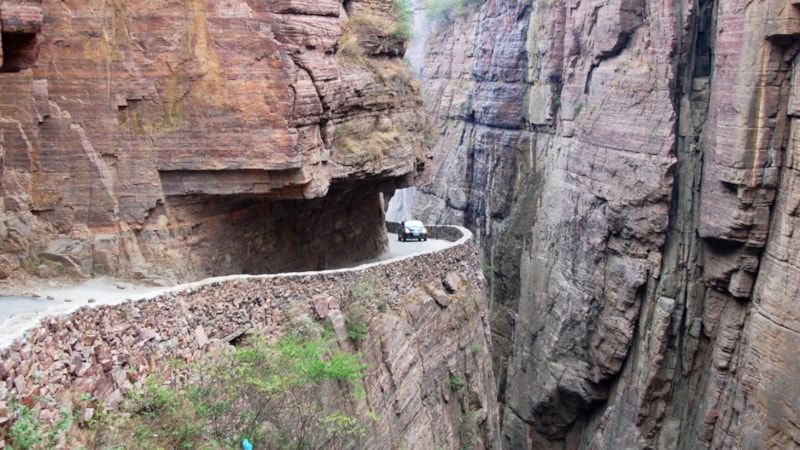 Bu yollar ter döktürüyor: Dünyanın en tehlikeli 7 yolu
