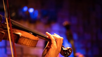 Müzik aleti çalmak beyni genç tutuyor