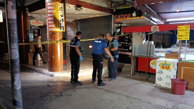 Adana'da çay ocağına silahlı saldırı: 2 yaralı