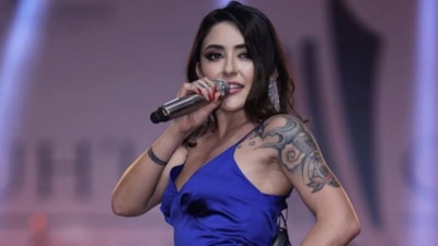 Melek Mosso'dan AK Partili isme yanıt: Çağdaş bir kadın olarak istediğimi giyeceğim