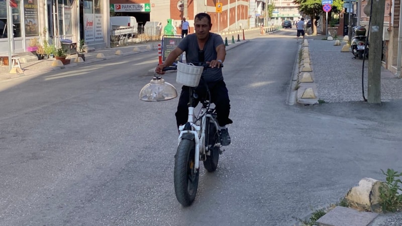 Eskişehir’de elektrikli bisiklet ile servis yapan çaycı