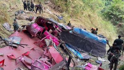 Sri Lanka'da yolcu otobüsü uçuruma yuvarlandı: 15 ölü