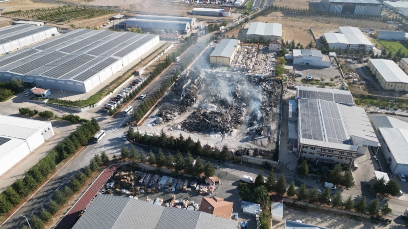 Niğde'deki fabrika yangını 10 saat sonra söndürüldü