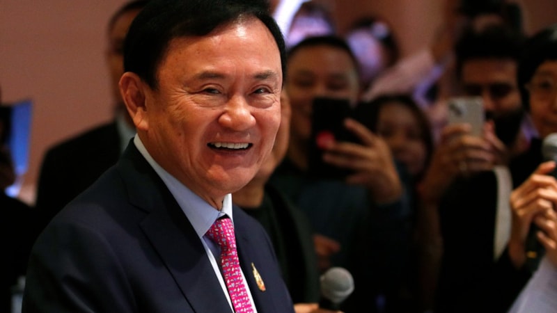 Eski Tayland Başbakanı seçim öncesi ülkeyi terk etti