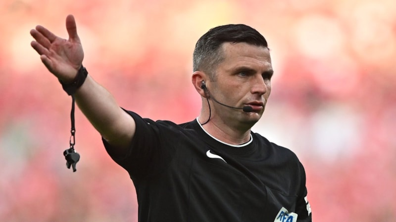 Türkiye - İspanya maçının hakemi Michael Oliver!