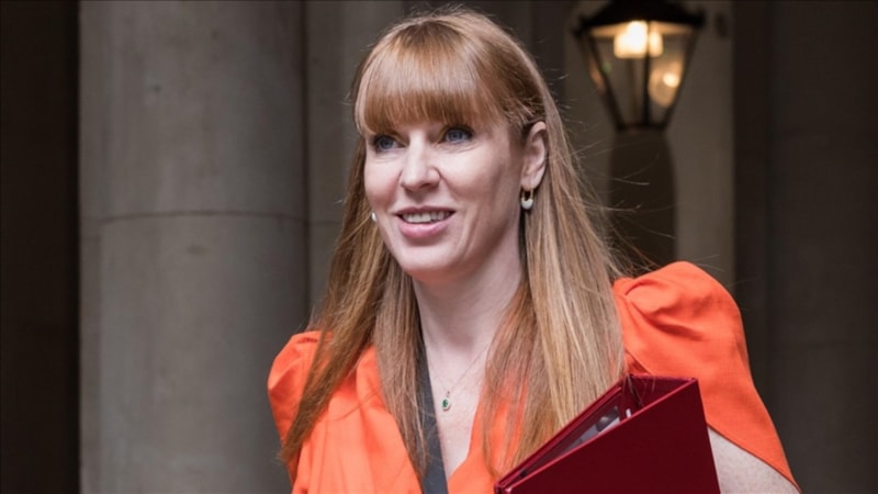 İngiltere'de vergi ödemediği ortaya çıkan hükümetin iki numaralı ismi istifa etti