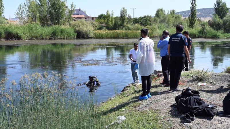 Kırıkkale'de düşen arkadaşını kurtarmak isterken birlikte boğuldular