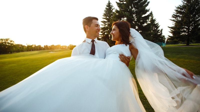 Düğünde ayakkabı çalmaktan, tabak kırmaya: En tuhaf düğün gelenekleri