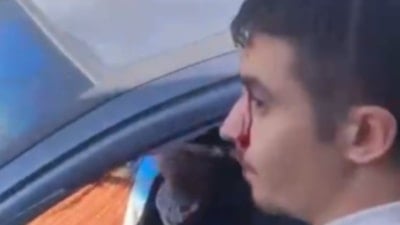 Malatya'da trafikte dehşet anları: Otobüs şoförü, tartıştığı otomobil sürücüsünü darbetti