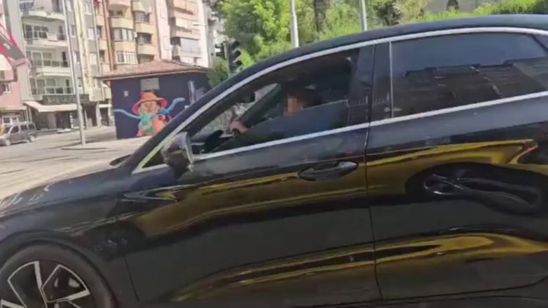 Denizli küçük çocuk, trafikte otomobil kullandı