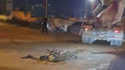 Hatay'da beton mikseri motosikleti ezdi: Sürücü son anda kurtuldu