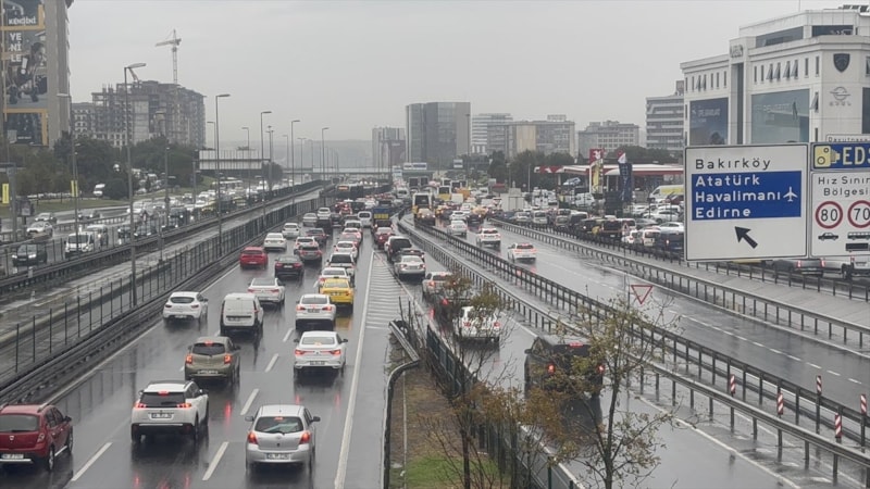 İstanbul'da trafik yoğunluğu yüzde 80'e ulaştı