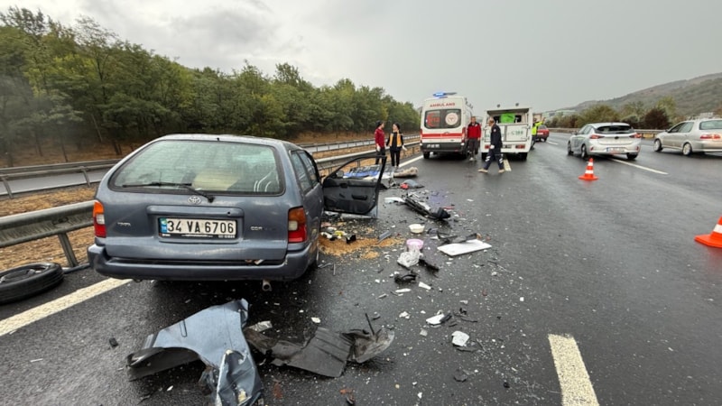 Düzce'de otoyolda zincirleme kaza: 1 ölü, 2 yaralı