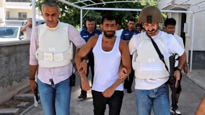 Aksaray'da elindeki tüfekle sokakta gezerek havaya ateş açtı