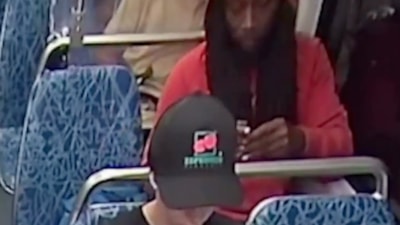 ABD'de trende önüne oturan kadını boğazından bıçakladı: O anlar kamerada