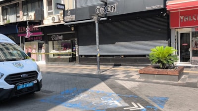 Mersin'de maskeli 4 kişi kuyumcu dükkanını soydu