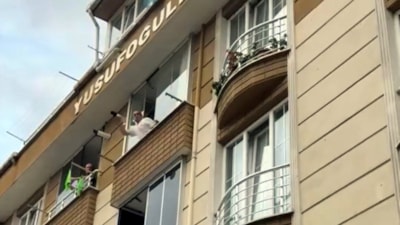 İstanbul'da bir şahıs sokakta gürültü yapan çocuklara soğan fırlattı