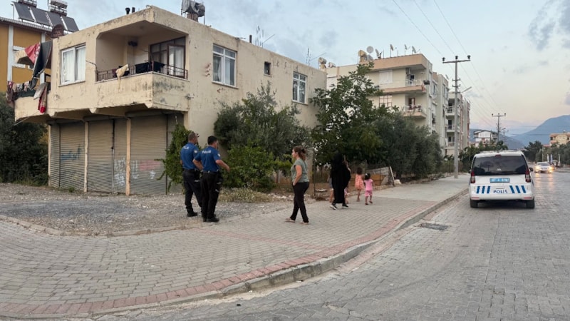 Antalya'da 5 metre yükseklikteki balkondan düşen bebek yaralandı