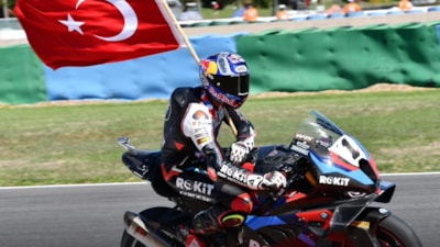 Toprak Razgatlıoğlu, Fransa'da 3'te 3 yaptı