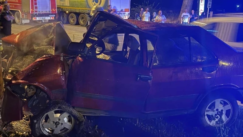 Isparta'da ağaca çarpan Tofaş otomobilin sürücüsü yaşamını yitirdi