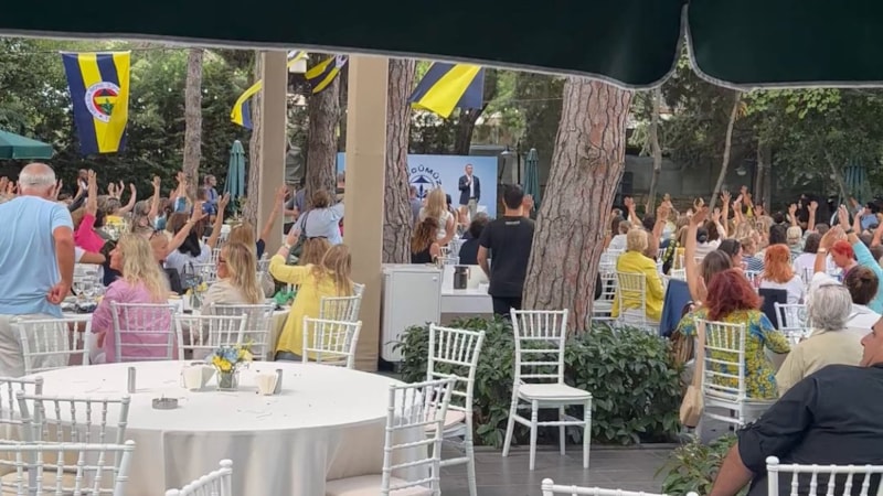 Fenerbahçe'nin üye etkinliğinde teknik direktör oylaması